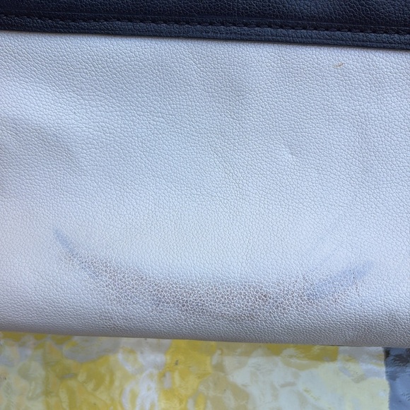 Kate Spade black and white leather bag with bow. - Picture 7 of 9